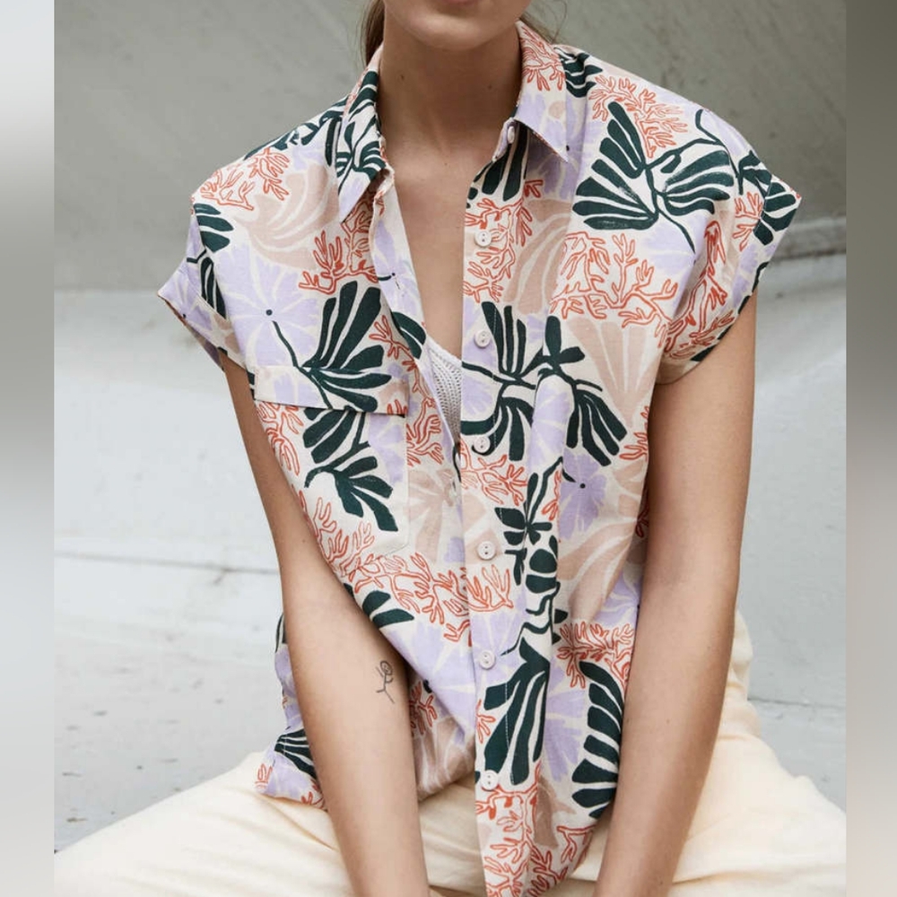 Eve Gravel Lotus Top in Bouquet